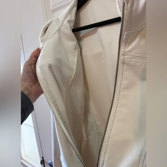 Lululemon Uba Hoodie Softshell | Size 8 - Picture 6 of 13